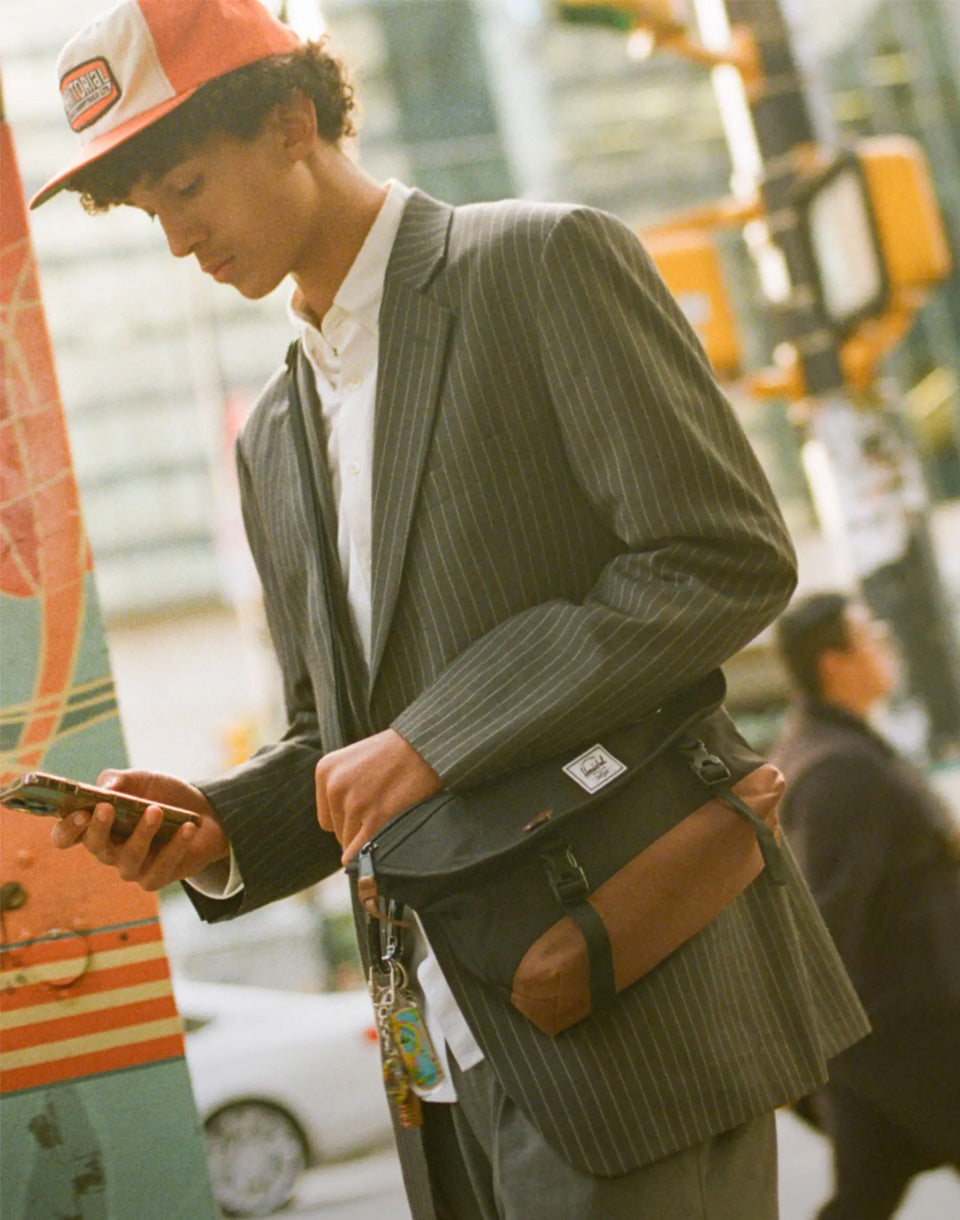 Cove Small Messenger