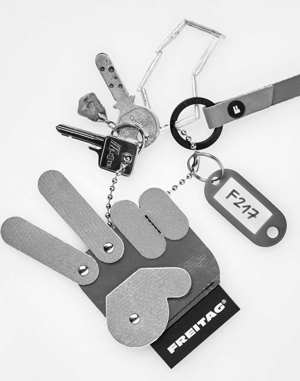F217 Hand