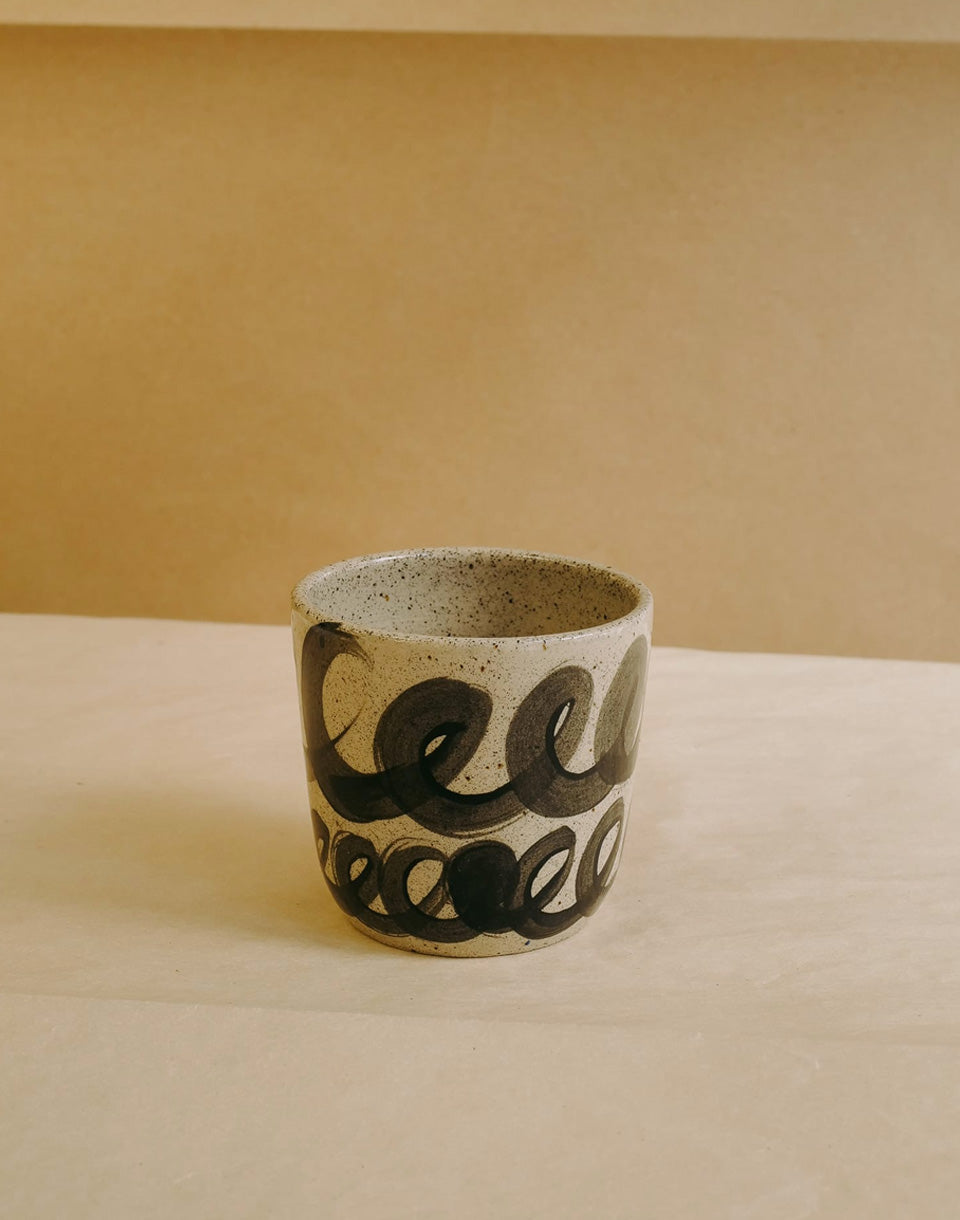 Small Cup Dark curls