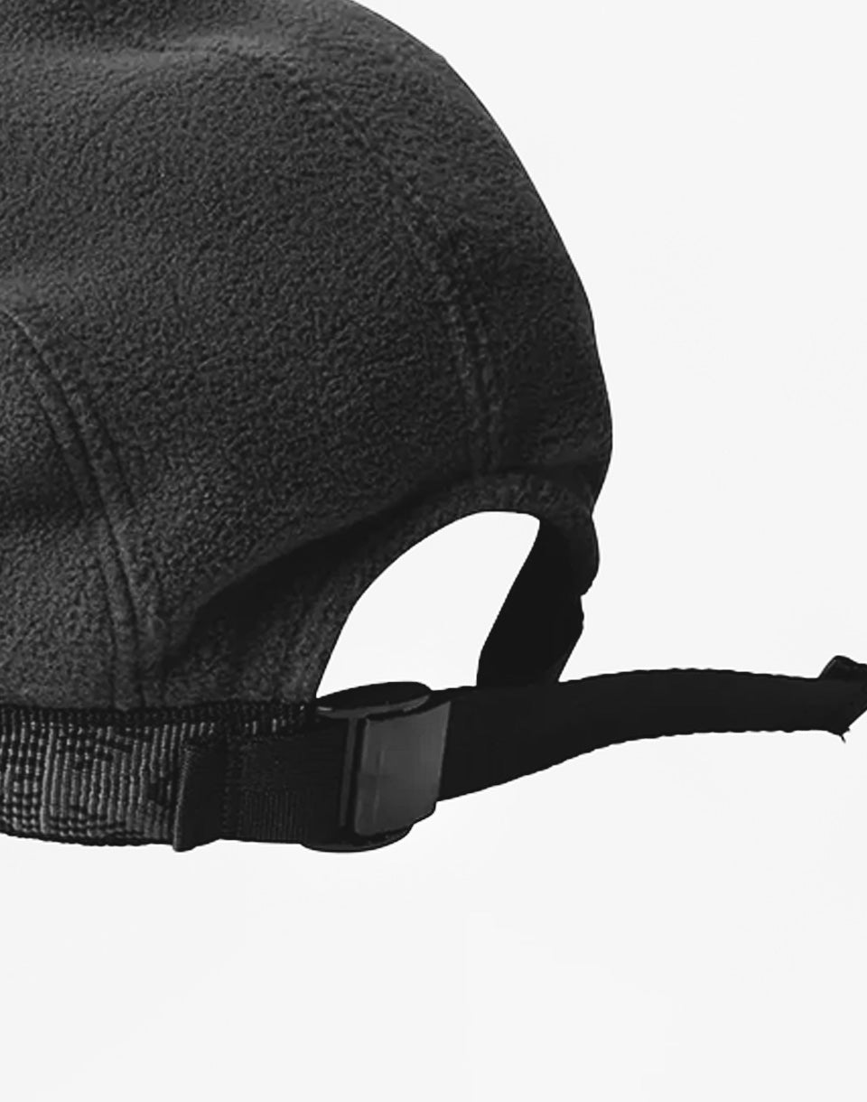 Fleece strapcap