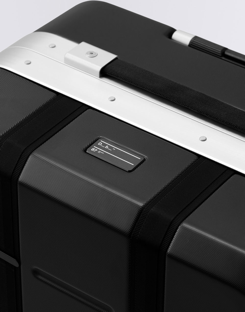 Ramverk Pro Check-in Luggage Medium