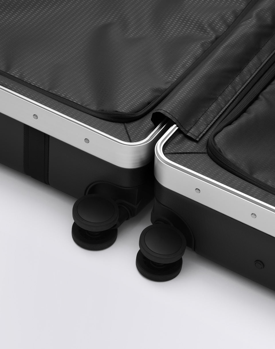 Ramverk Pro Check-in Luggage Medium
