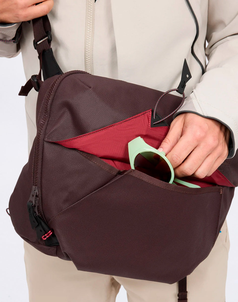 Gaut Messenger Bag