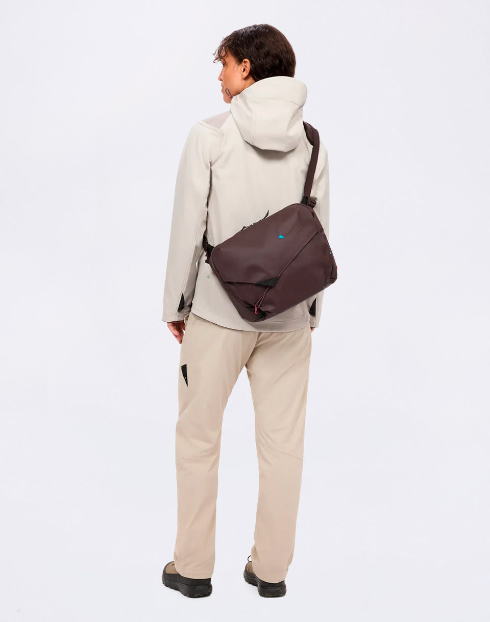 Gaut Messenger Bag
