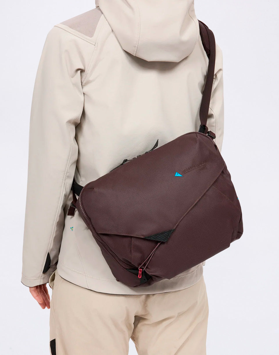Gaut Messenger Bag