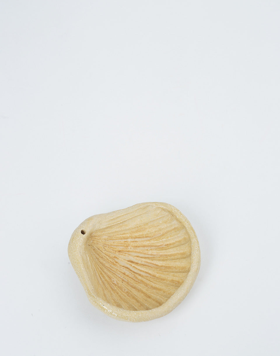 Keramische schelp wierookhouder