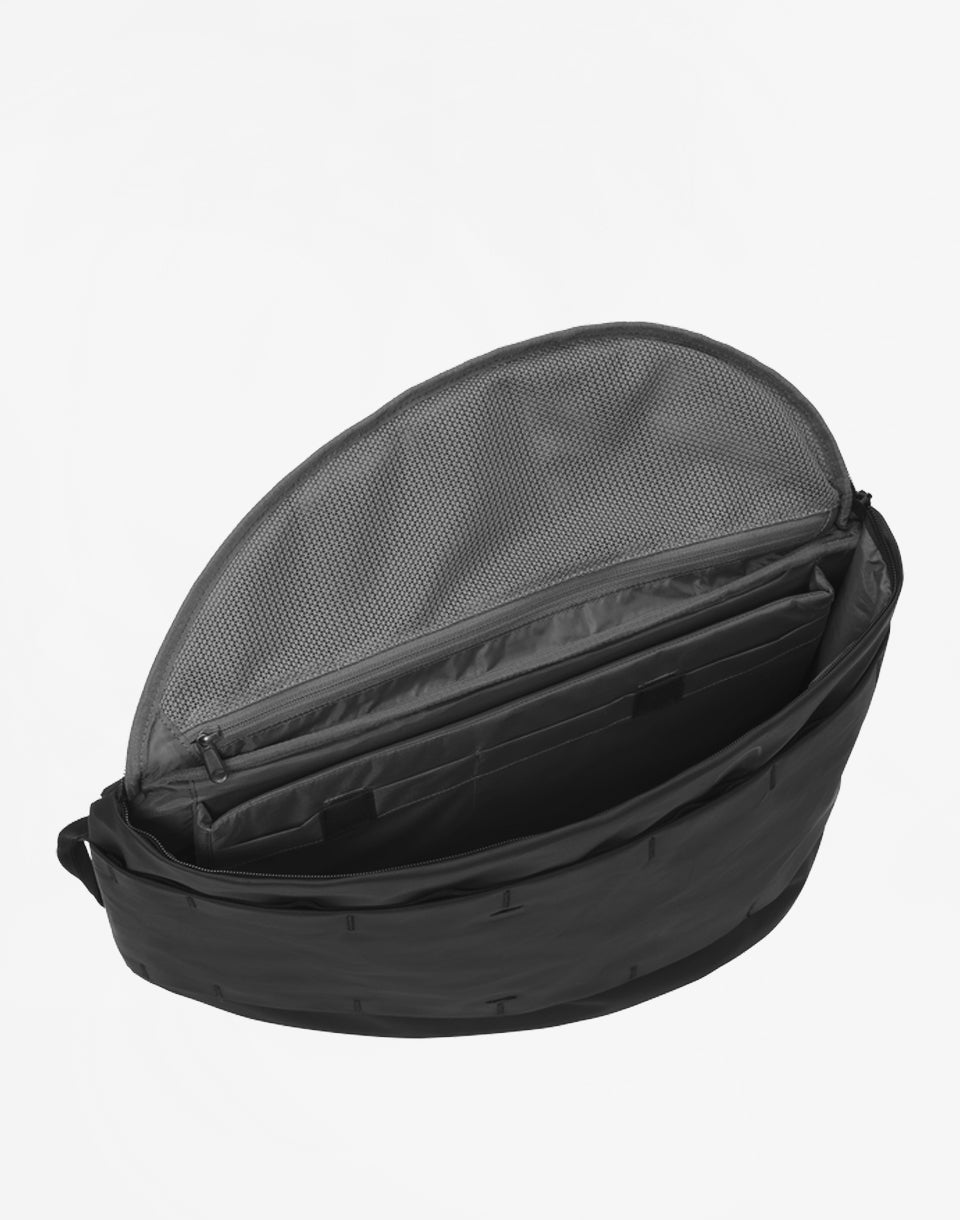 Hugger Base Backpack 15L