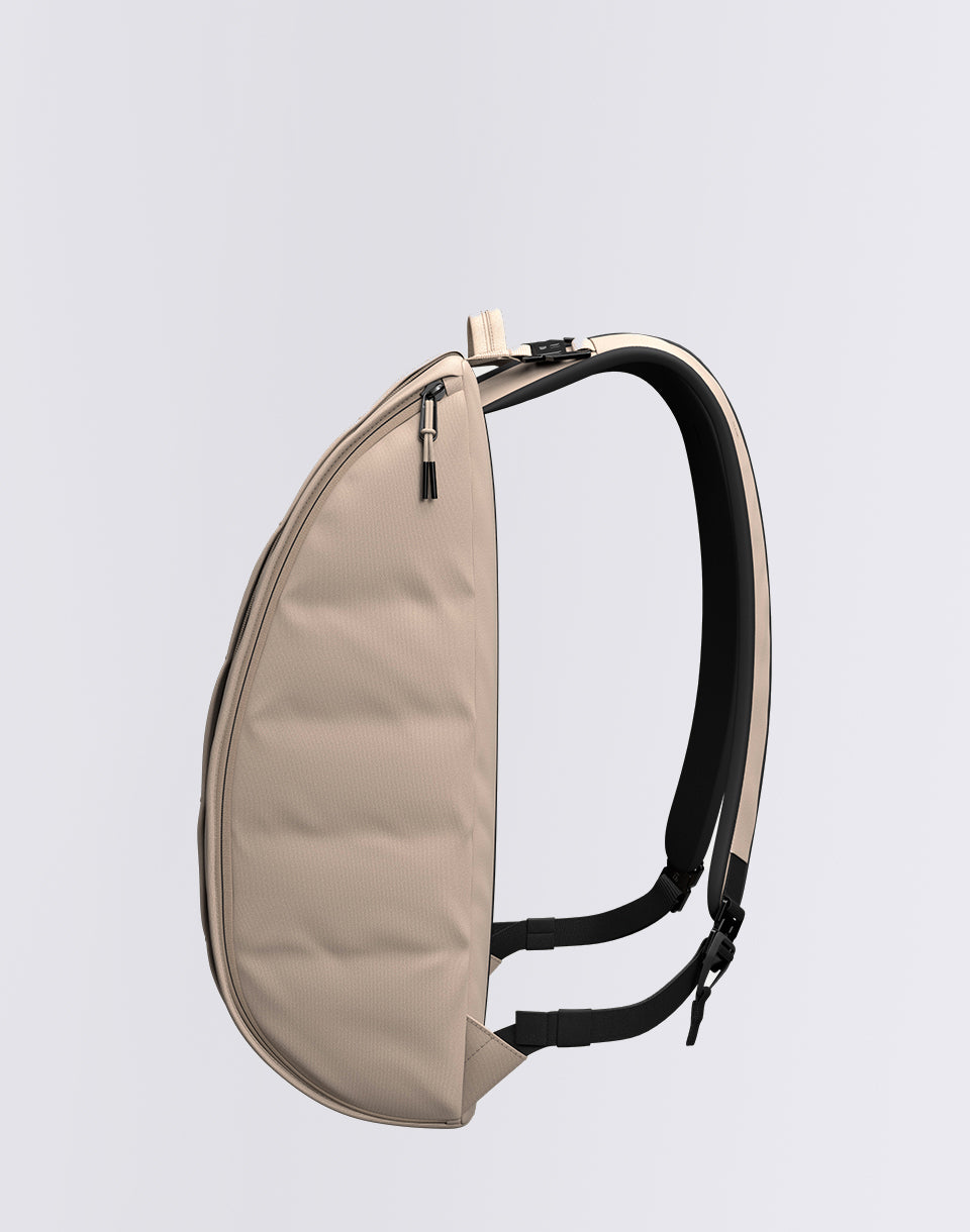 Hugger Base Backpack 15L