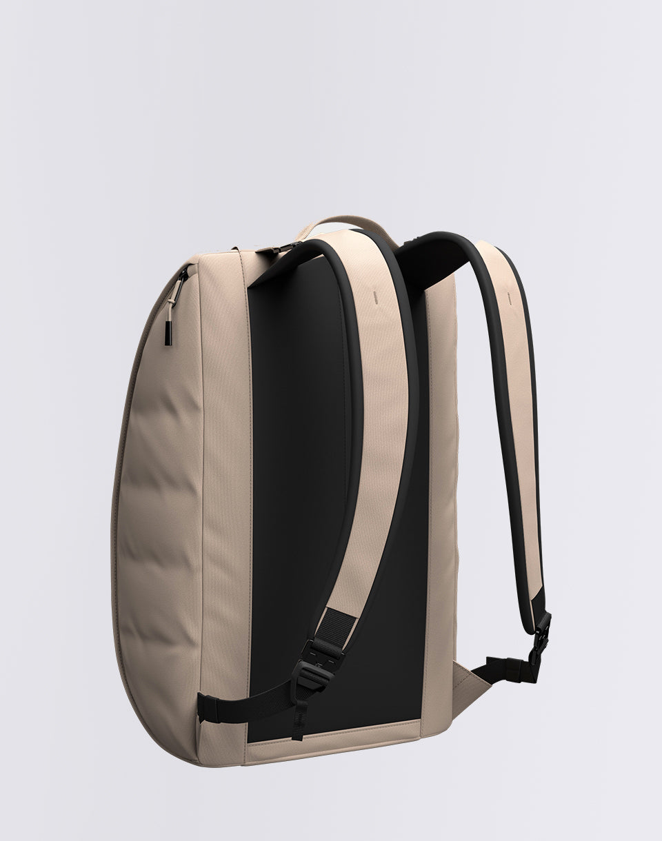 Hugger Base Backpack 15L