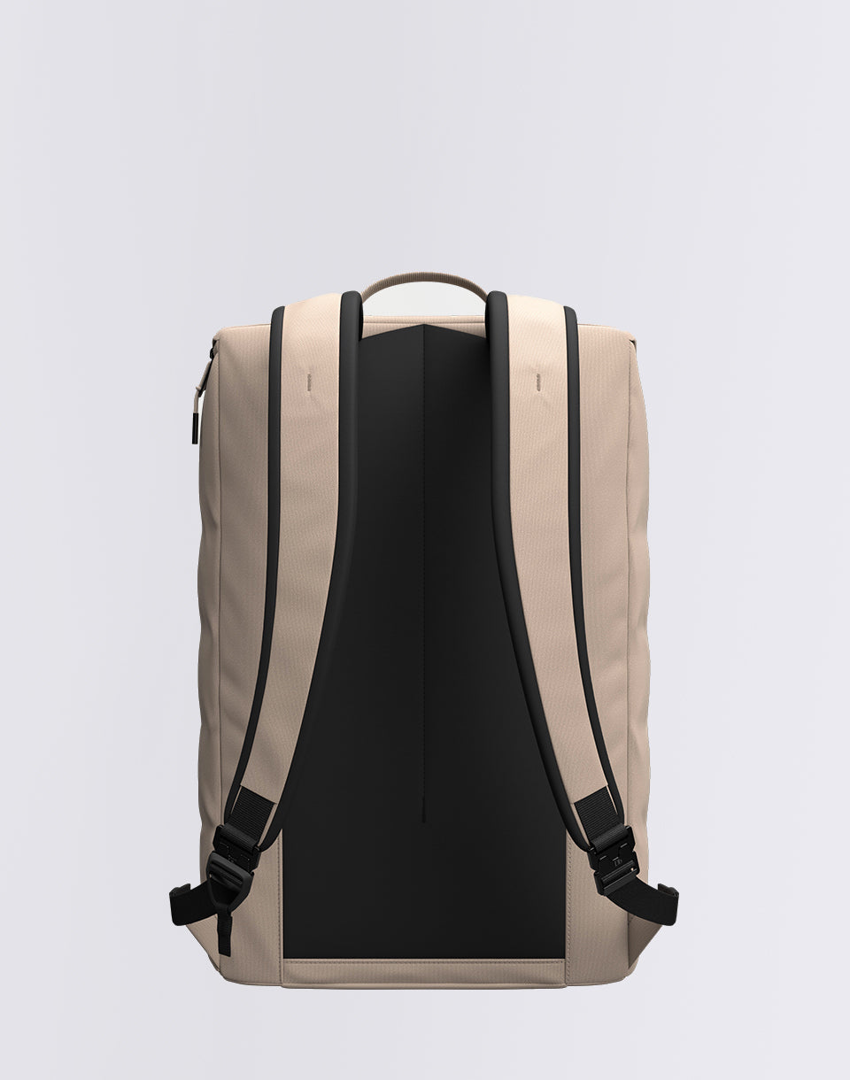 Hugger Base Backpack 15L