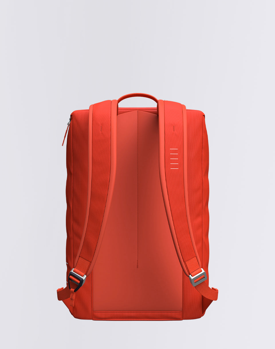 Hugger Base Backpack 15L